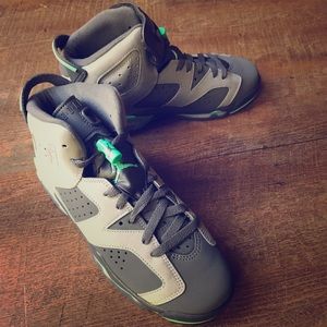 New, in box, never worn Air Jordan 6 Retro 7y.